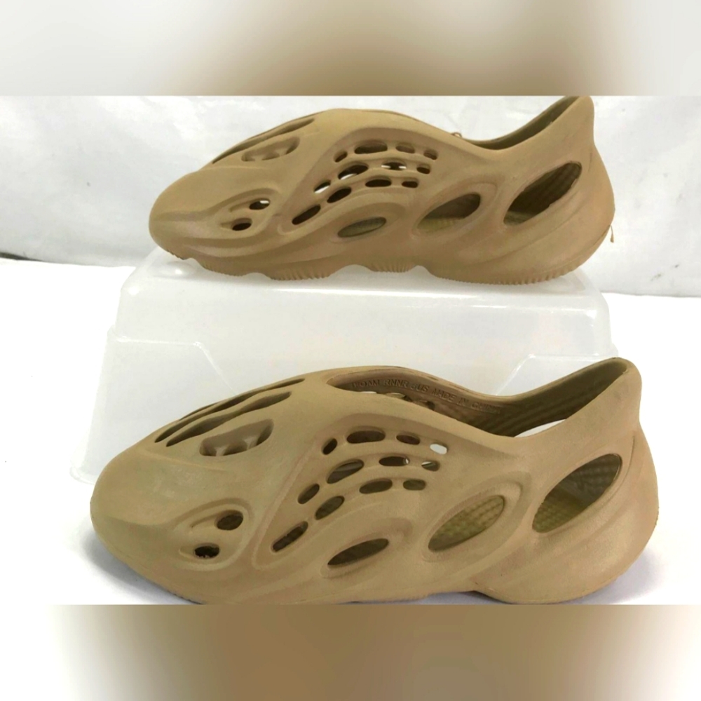NWOB Adidas Yeezy Unisex Foam Runner